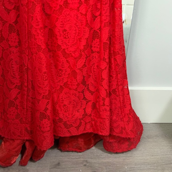 Red Lace gown - Picture 5 of 6